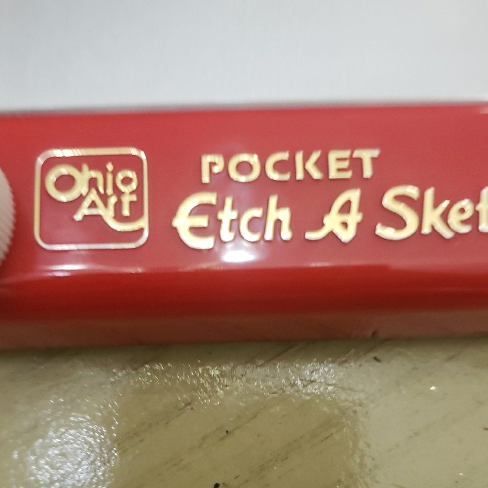 Ohio Art Pocket Etch A Sketch Red - Picture 2 of 5
